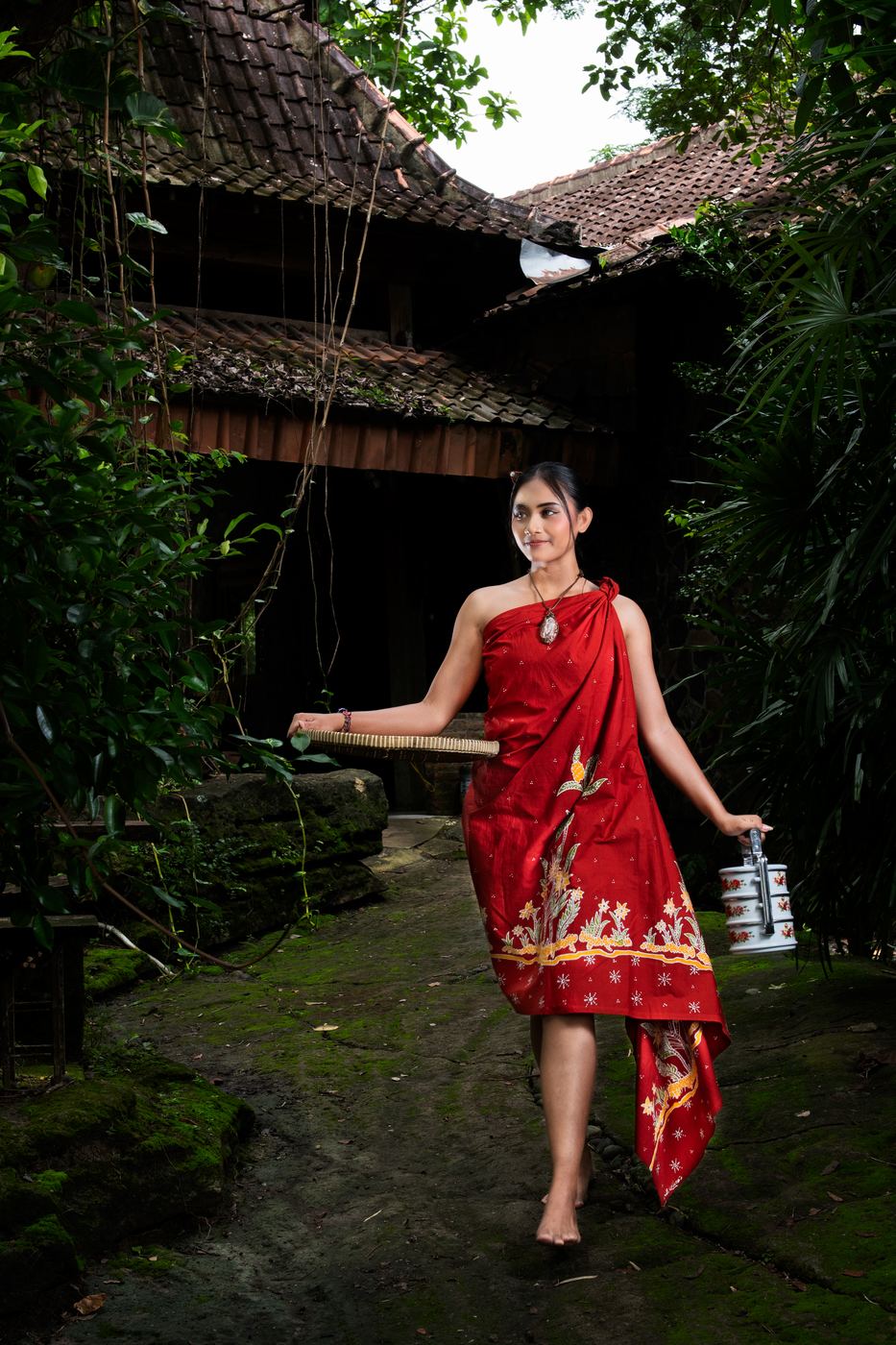 Batik editorial - kolam ikan