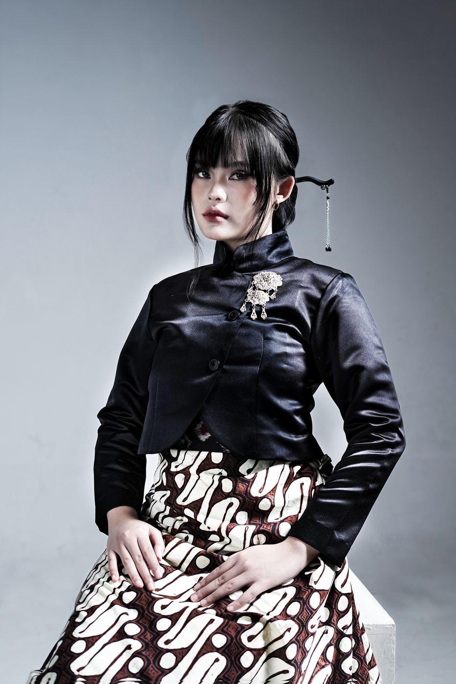 Studio editorial kebaya hitam